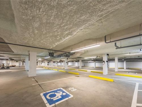 201-135 Haliburton St, Nanaimo, BC - Indoor Photo Showing Garage