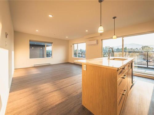 201-135 Haliburton St, Nanaimo, BC - Indoor Photo Showing Kitchen