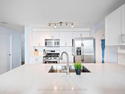 4509-10 Navy Wharf Crt, Toronto, ON - Indoor Photo Showing Kitchen With Upgraded Kitchen