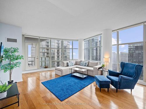 4509-10 Navy Wharf Crt, Toronto, ON - Indoor Photo Showing Living Room