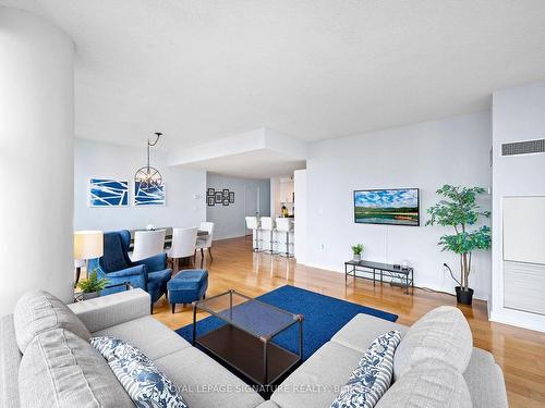 4509-10 Navy Wharf Crt, Toronto, ON - Indoor Photo Showing Living Room