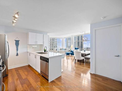 4509-10 Navy Wharf Crt, Toronto, ON - Indoor Photo Showing Kitchen With Double Sink