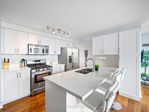 4509-10 Navy Wharf Crt, Toronto, ON - Indoor Photo Showing Kitchen With Double Sink With Upgraded Kitchen