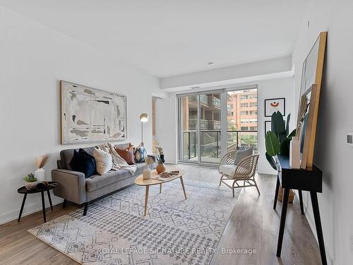 310-158 Front St E, Toronto, ON - Indoor Photo Showing Living Room