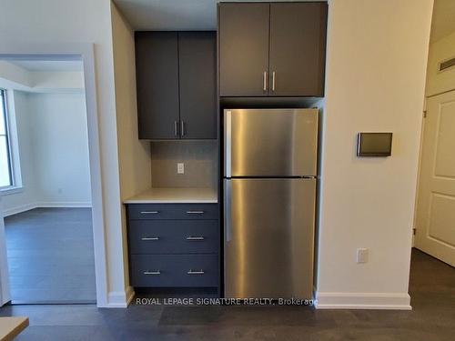 211-3200 William Colston Ave, Oakville, ON - Indoor Photo Showing Kitchen