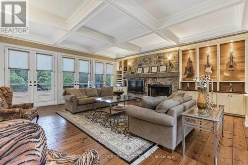 25 Riverstone Court, East Gwillimbury, ON - Indoor Photo Showing Living Room With Fireplace