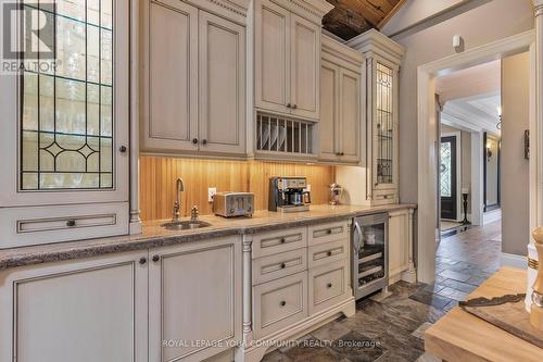 25 Riverstone Court, East Gwillimbury, ON - Indoor Photo Showing Kitchen