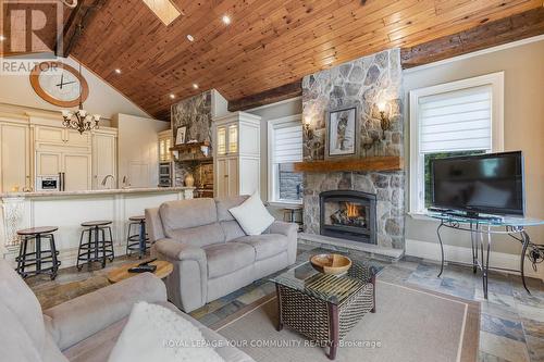 25 Riverstone Court, East Gwillimbury, ON - Indoor Photo Showing Living Room With Fireplace