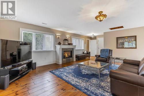 25 Riverstone Court, East Gwillimbury, ON - Indoor Photo Showing Living Room With Fireplace