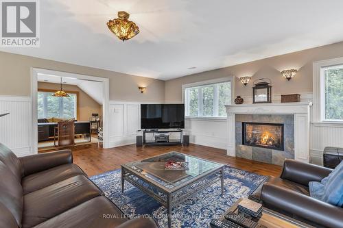 25 Riverstone Court, East Gwillimbury, ON - Indoor Photo Showing Living Room With Fireplace