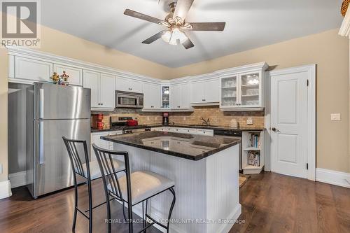 25 Riverstone Court, East Gwillimbury, ON - Indoor Photo Showing Kitchen