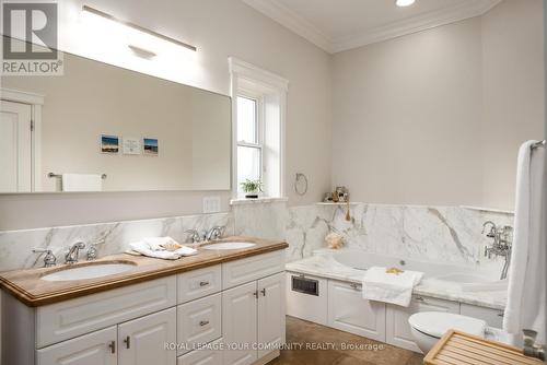 406 The Kingsway, Toronto (Princess-Rosethorn), ON - Indoor Photo Showing Bathroom