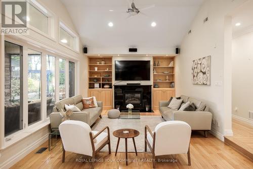 406 The Kingsway, Toronto (Princess-Rosethorn), ON - Indoor Photo Showing Living Room