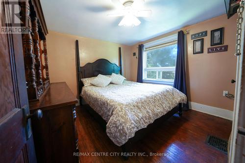 8874 Inadale Drive, Strathroy-Caradoc, ON - Indoor Photo Showing Bedroom