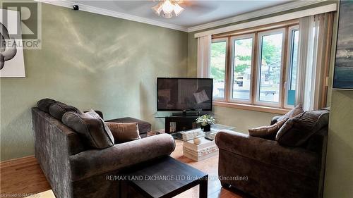 1097 Williamsburg Street, Kincardine, ON - Indoor Photo Showing Living Room