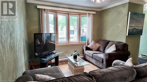 1097 Williamsburg Street, Kincardine, ON - Indoor Photo Showing Living Room