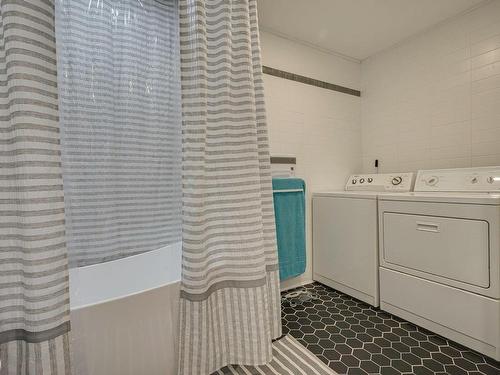 Salle de bains - 2233 Ch. Gémont, Saint-Adolphe-D'Howard, QC - Indoor Photo Showing Laundry Room