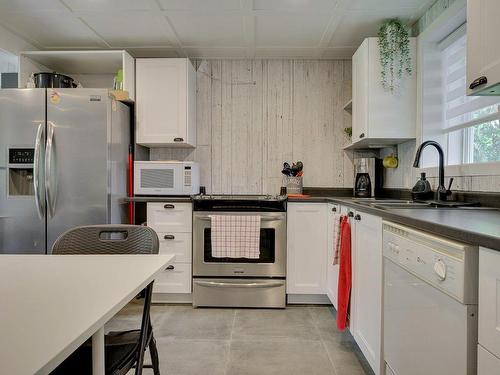 Cuisine - 2233 Ch. Gémont, Saint-Adolphe-D'Howard, QC - Indoor Photo Showing Kitchen