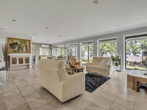 Living room - 125  - 709A Boul. Taché O., Montmagny, QC - Indoor Photo Showing Living Room