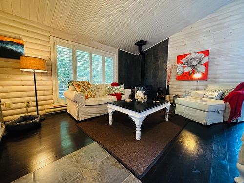 Salon - 1096 Ch. Du Lac-Winnetou, Amherst, QC - Indoor Photo Showing Living Room