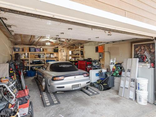 Garage - 152 29E Avenue, Sainte-Marthe-Sur-Le-Lac, QC - Indoor Photo Showing Garage