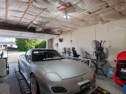 Garage - 152 29E Avenue, Sainte-Marthe-Sur-Le-Lac, QC - Indoor Photo Showing Garage