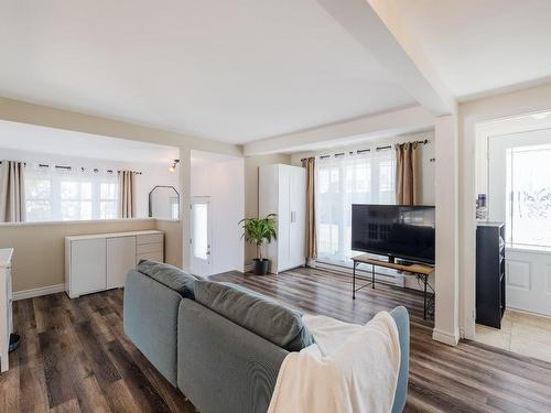 Cuisine - 152 29E Avenue, Sainte-Marthe-Sur-Le-Lac, QC - Indoor Photo Showing Living Room