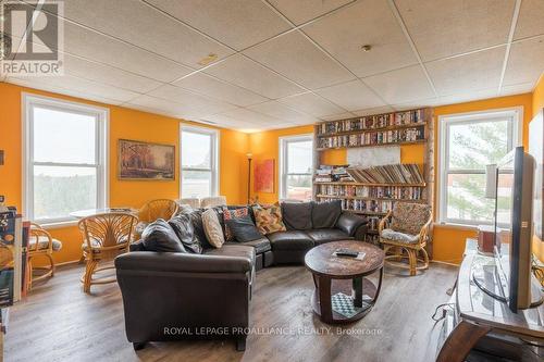 32990 Highway 62, Hastings Highlands, ON - Indoor Photo Showing Living Room