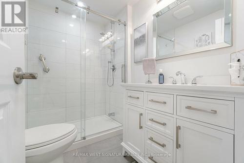 15 Bentwick Crescent, Toronto (Thistletown-Beaumonde Heights), ON - Indoor Photo Showing Bathroom