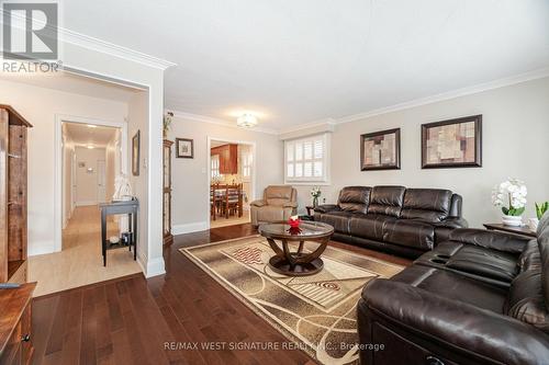 15 Bentwick Crescent, Toronto (Thistletown-Beaumonde Heights), ON - Indoor Photo Showing Living Room