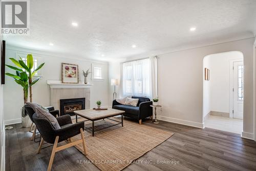 540 Niagara Street, St. Catharines, ON - Indoor Photo Showing Living Room With Fireplace