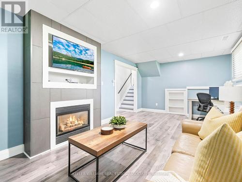 633 Main Street E, Shelburne, ON - Indoor Photo Showing Living Room With Fireplace