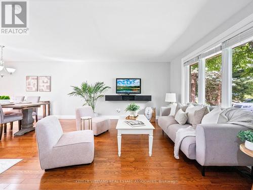 633 Main Street E, Shelburne, ON - Indoor Photo Showing Living Room