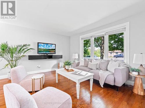 633 Main Street E, Shelburne, ON - Indoor Photo Showing Living Room