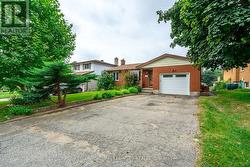 119 WHITE PINE CRESCENT  Waterloo, ON N2V 1B3