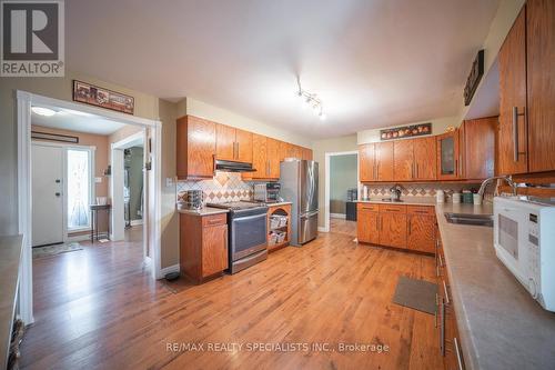 555136 Mono-Amaranth Town Line, Amaranth, ON - Indoor Photo Showing Kitchen With Stainless Steel Kitchen