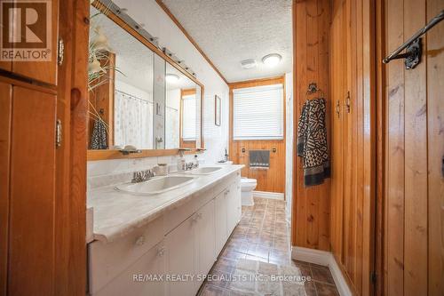 555136 Mono-Amaranth Town Line, Amaranth, ON - Indoor Photo Showing Bathroom