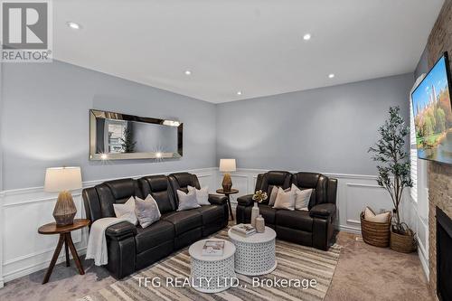 184 Varcoe Road, Clarington (Courtice), ON - Indoor Photo Showing Living Room