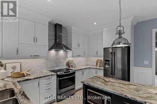 184 Varcoe Road, Clarington (Courtice), ON - Indoor Photo Showing Kitchen With Upgraded Kitchen