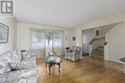 866 Lake St, Sault Ste. Marie, ON - Indoor Photo Showing Living Room