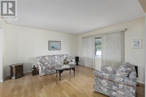 866 Lake St, Sault Ste. Marie, ON - Indoor Photo Showing Living Room