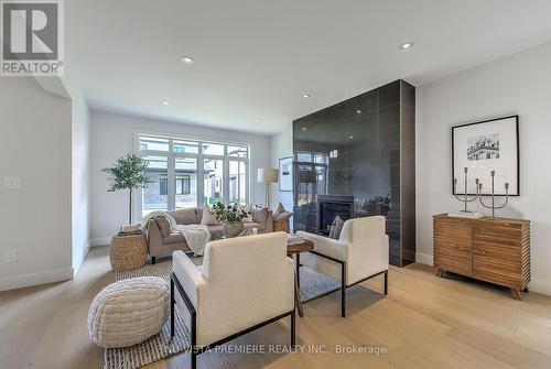 2318 Wickerson Road, London, ON - Indoor Photo Showing Living Room