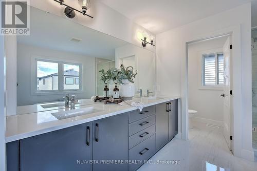 2318 Wickerson Road, London, ON - Indoor Photo Showing Bathroom