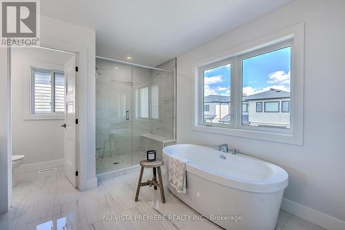 2318 Wickerson Road, London, ON - Indoor Photo Showing Bathroom