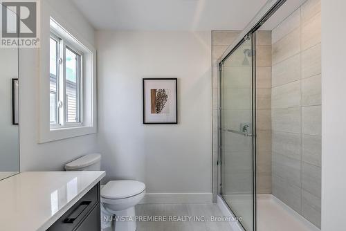 2318 Wickerson Road, London, ON - Indoor Photo Showing Bathroom