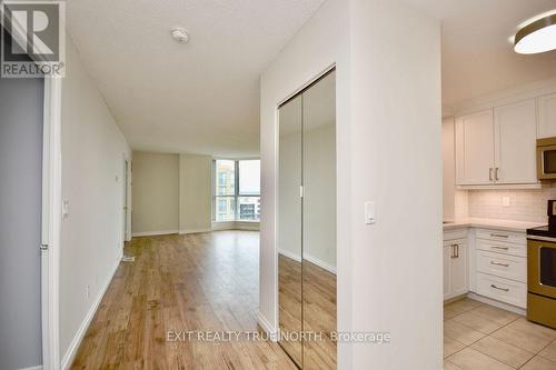 1208 - 140 Dunlop Street E, Barrie (City Centre), ON - Indoor Photo Showing Kitchen