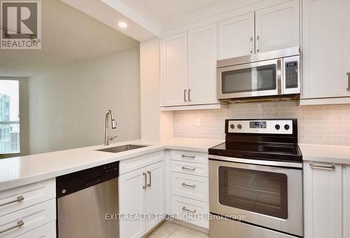 1208 - 140 Dunlop Street E, Barrie (City Centre), ON - Indoor Photo Showing Kitchen With Upgraded Kitchen