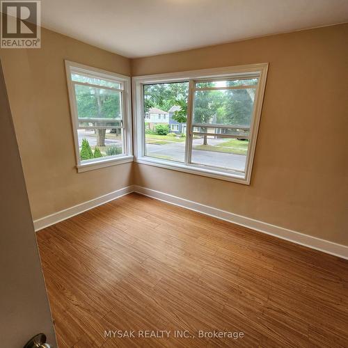 32 Price Avenue, Welland, ON - Indoor Photo Showing Other Room