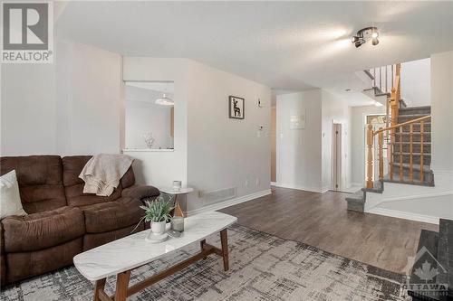 51 Sunnybrooke Drive, Ottawa, ON - Indoor Photo Showing Living Room