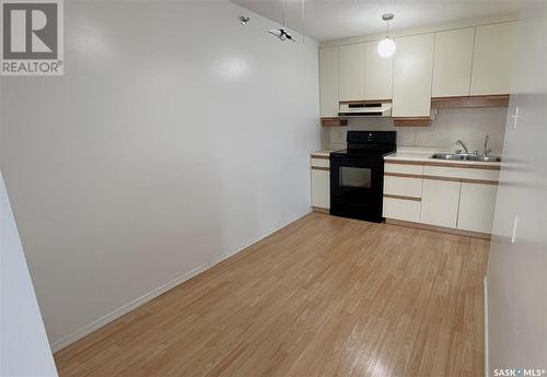 716 4045 Rae Street, Regina, SK - Indoor Photo Showing Kitchen With Double Sink